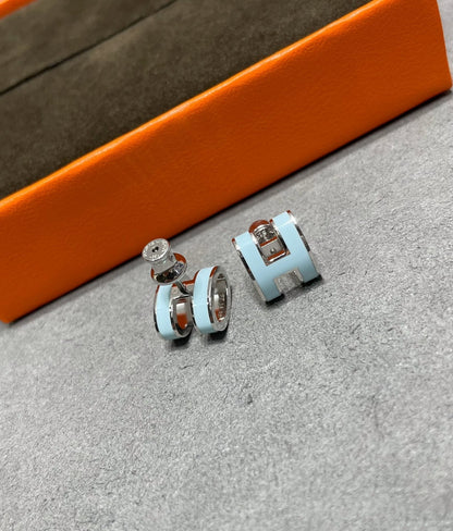 [LOXURA]POP H SKY BLUE STUD EARRINGS