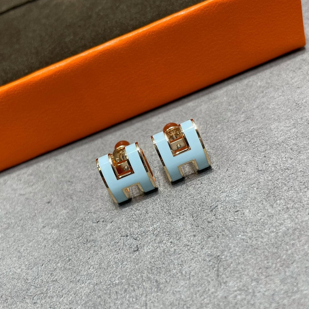 [LOXURA]POP H SKY BLUE STUD EARRINGS
