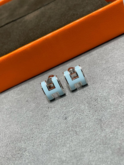 [LOXURA]POP H SKY BLUE STUD EARRINGS