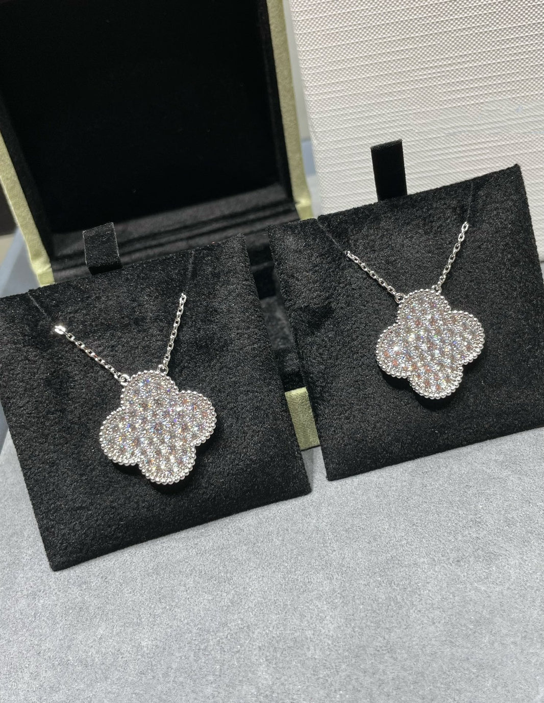 [LOXURA]CLOVER 25MM LARGE PENDANT DIAMOND PAVED SILVER NECKLACE